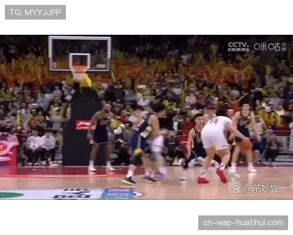 中国男篮几次配合失误致被动 传球准确性需提高